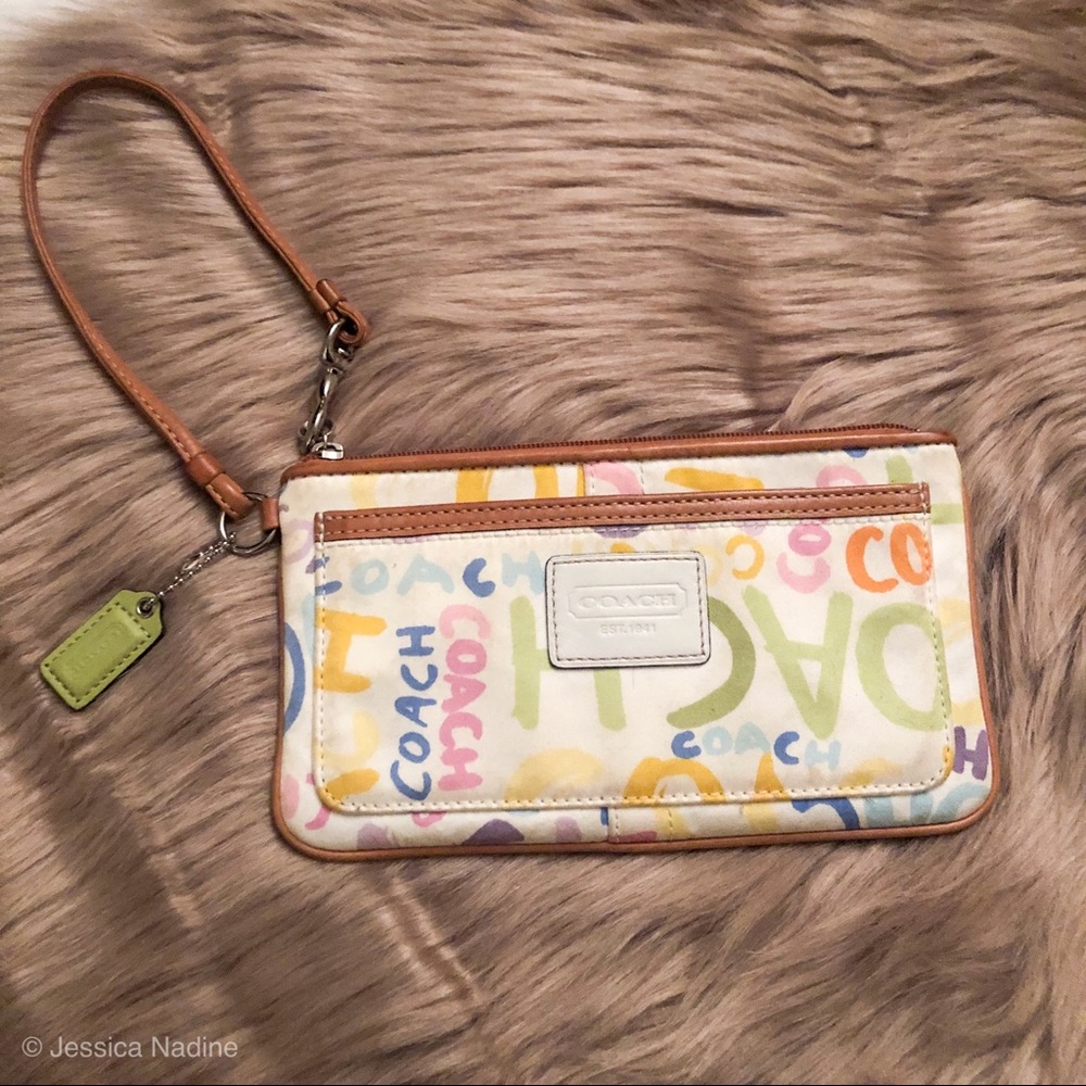 🌵 COACH / White and Pastel Wristlet Wallet 🌵